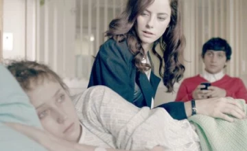 Кадр из сериала Молокососы